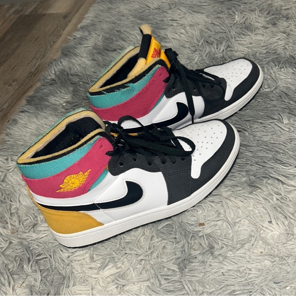RASTA NIKE JORDANS HIGHTOPS